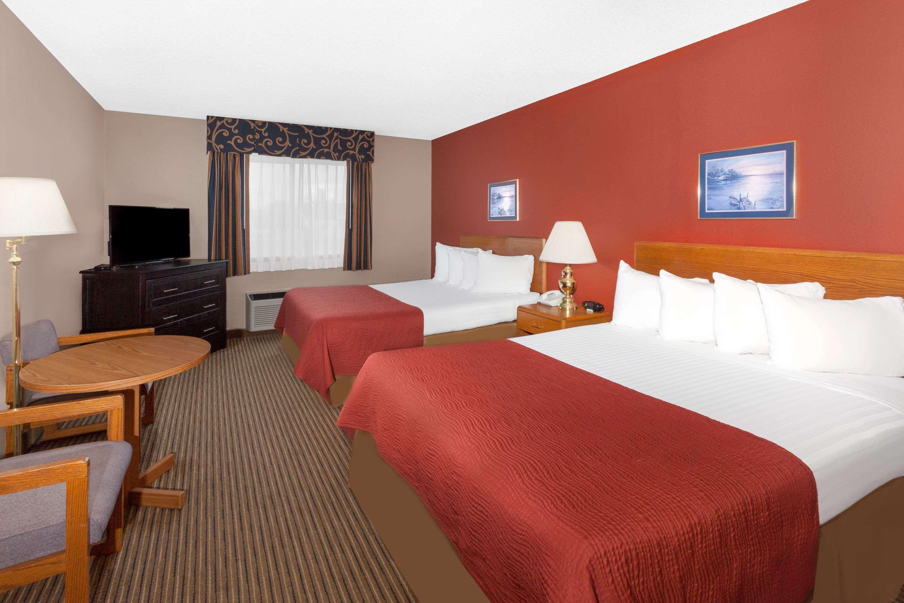Super 8 By Wyndham St. Ignace Hotel Exterior foto