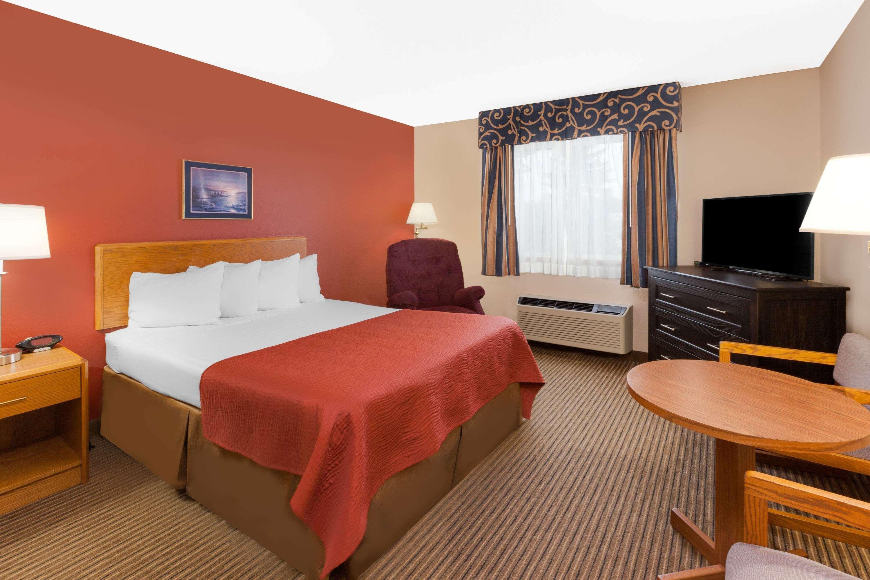 Super 8 By Wyndham St. Ignace Hotel Exterior foto