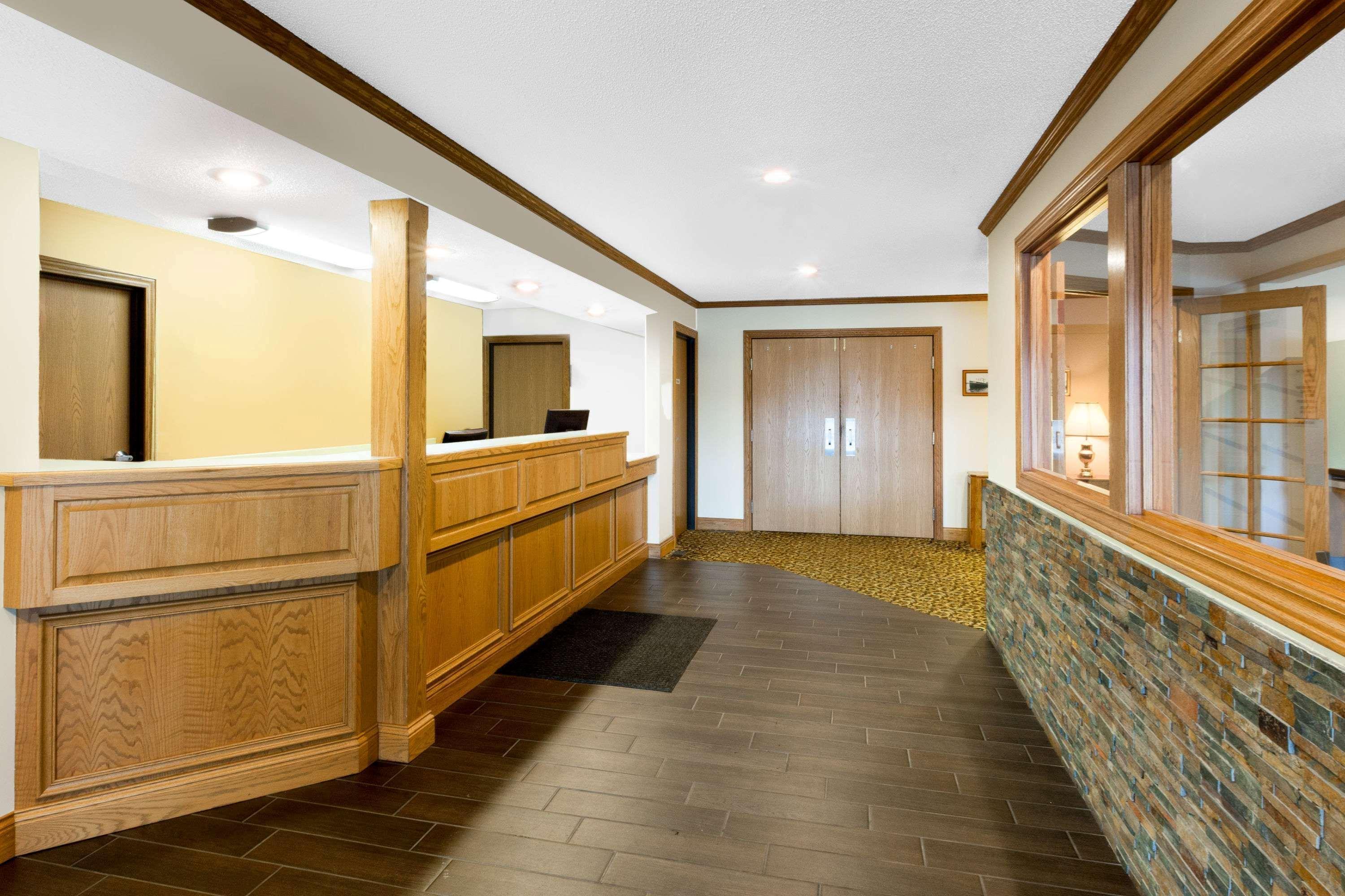 Super 8 By Wyndham St. Ignace Hotel Exterior foto