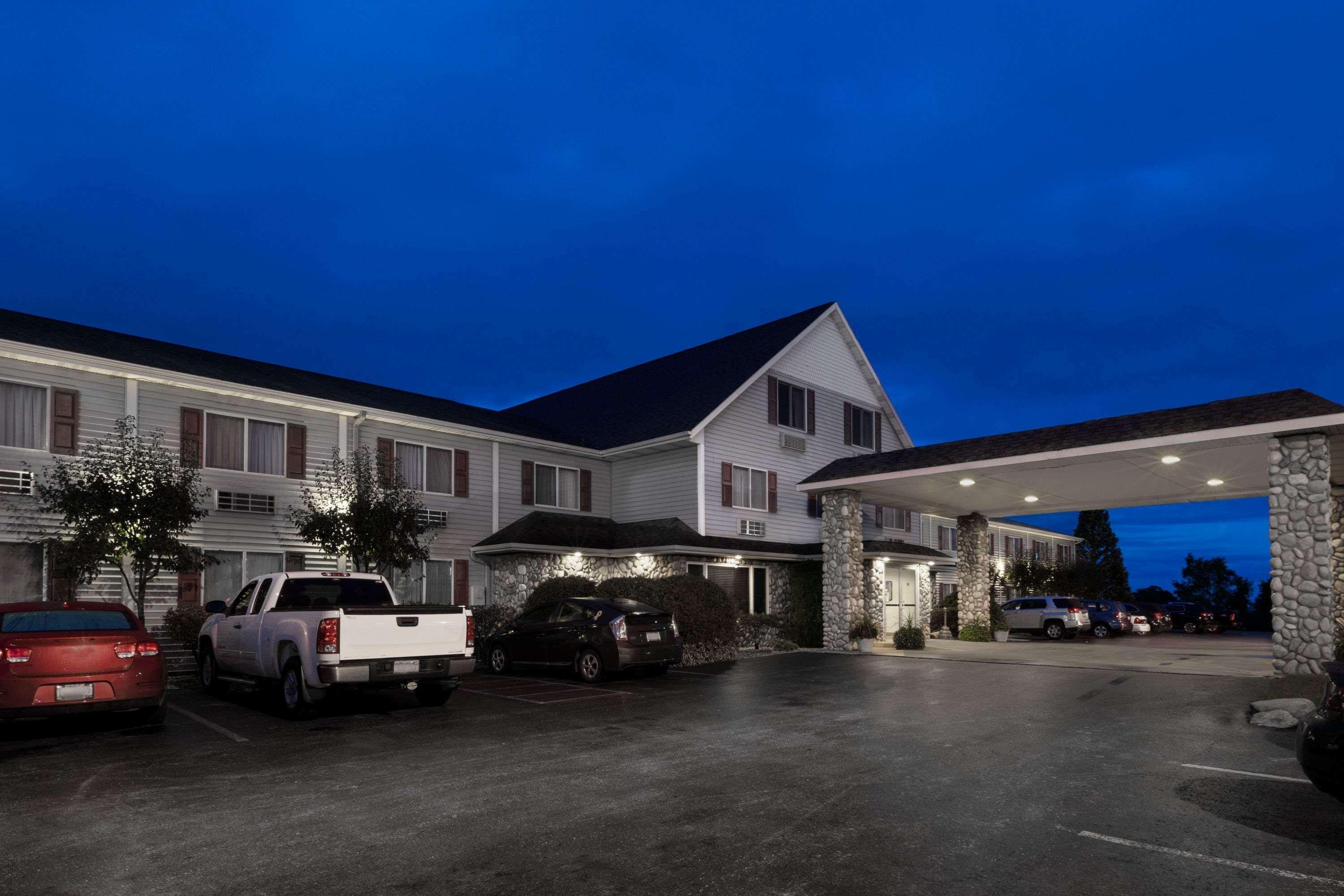 Super 8 By Wyndham St. Ignace Hotel Exterior foto