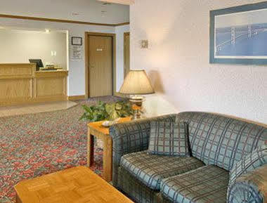 Super 8 By Wyndham St. Ignace Hotel Exterior foto