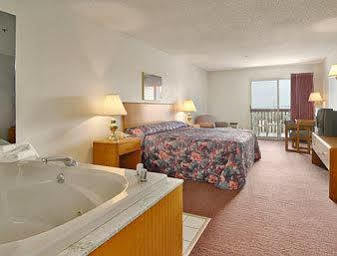 Super 8 By Wyndham St. Ignace Hotel Exterior foto